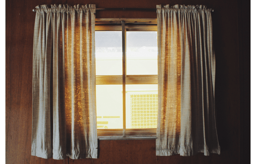 hoeveel gordijnhaken per meter